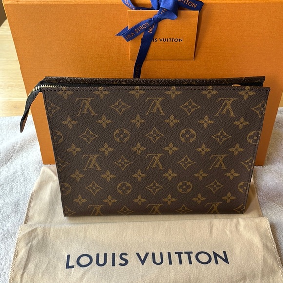 🛵 LOUIS VUITTON TOILETRY POUCH 26 🛵 - Picture 6 of 15